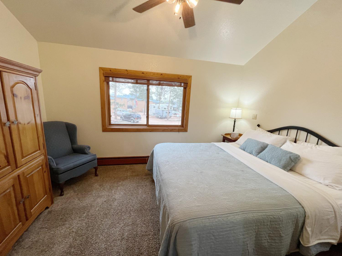 Others 2, Columbine B Cabin Suite, Teller