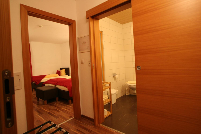 Bedroom 3, Hotel Engl, Innsbruck