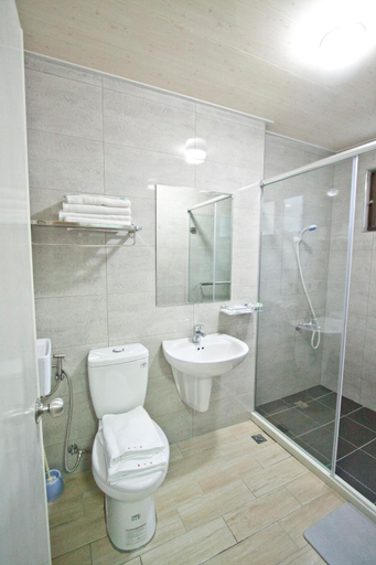 Bathroom 3, Dons Young Homestay, Hualien