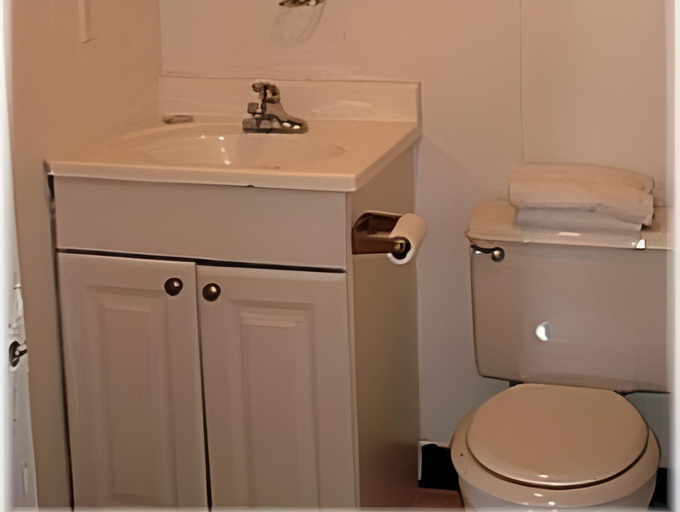 Bathroom 5, Franklin Terrace Motel, Ocean