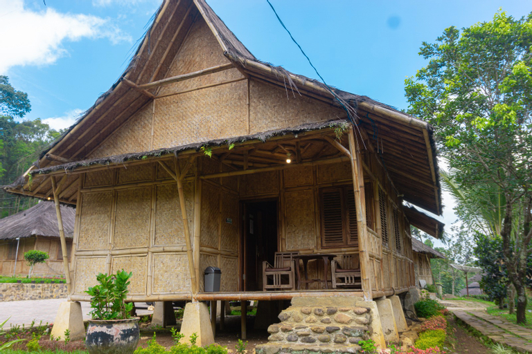 Exterior 1