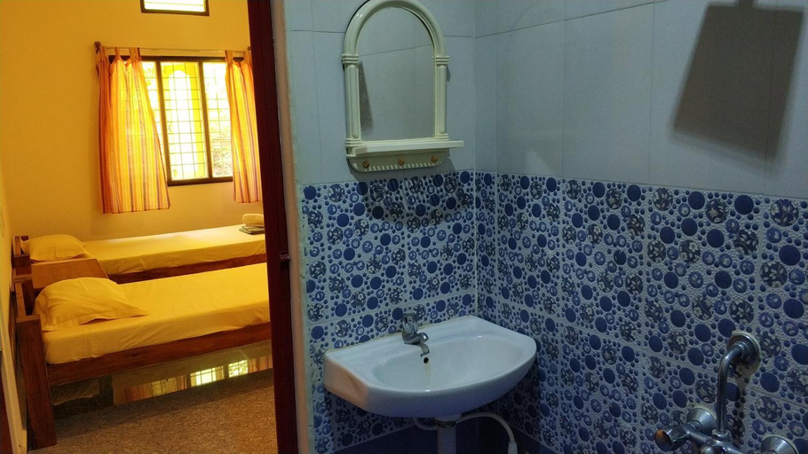 Bathroom 3, Lotus Garden Guest House, Viluppuram