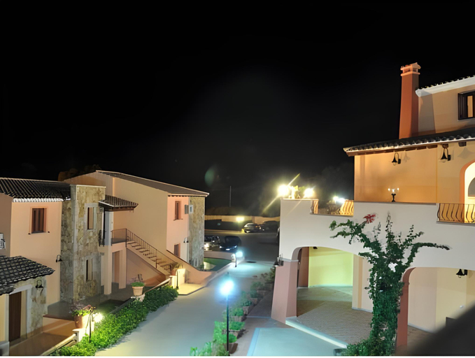 Others 4, Residence Li Troni, Nuoro