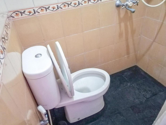 Bathroom 7