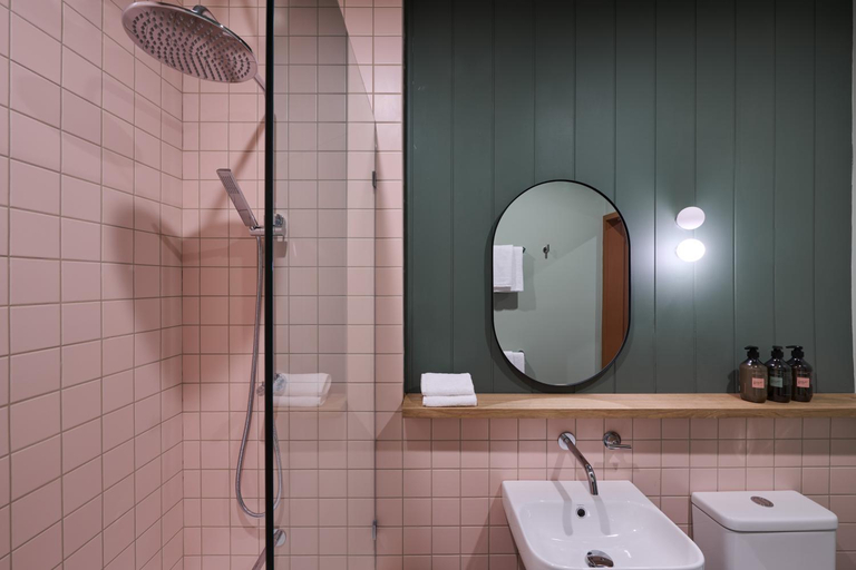 Bathroom 1, River Drive Motel, South Gippsland - Central