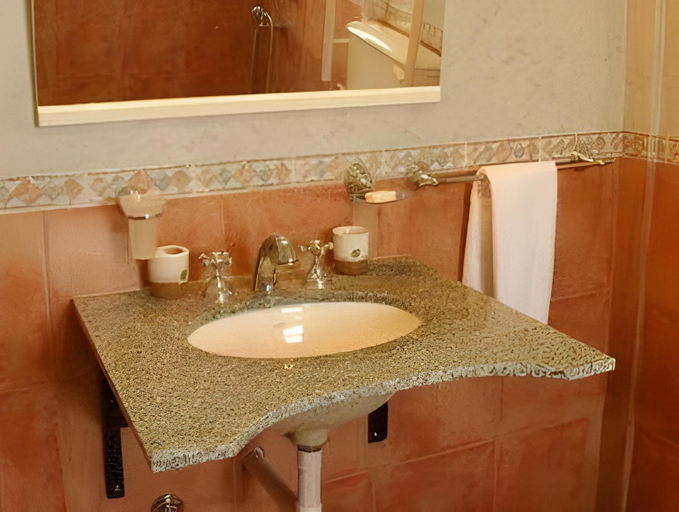 Bathroom 3, Puente Austral, Bariloche
