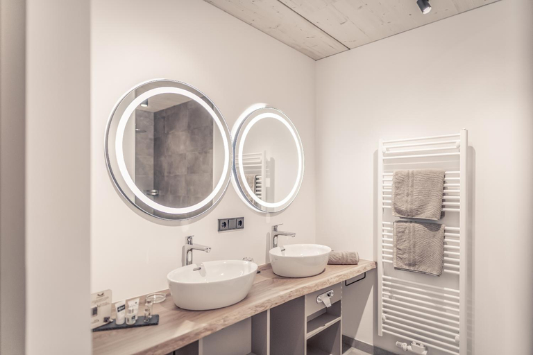 Bathroom 2, Boutique Hotel LechZeit, Reutte