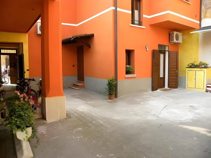 Others 4, Residenza Bibiena - Lake View -, Mantua