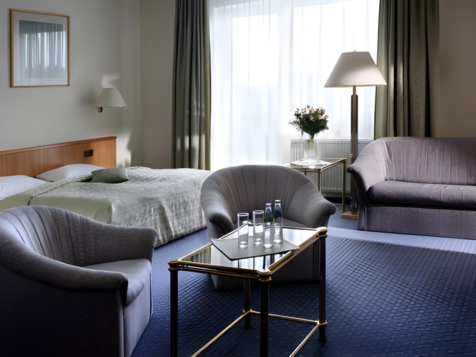 Bedroom 3, Hotel Astor, Puck