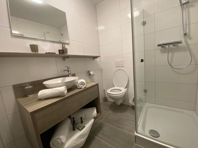 Bathroom 5, Liebig Hotel, Lahn-Dill-Kreis