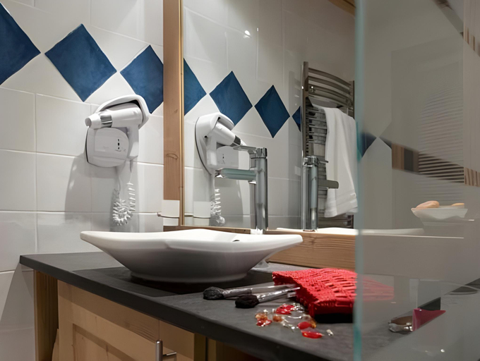 Bathroom 2, CGH Residences & Spas Le Jhana, Savoie