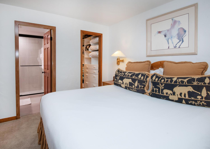 Bedroom 3, Villa Cortina 160, Eagle
