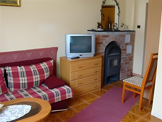 Others 4, Jazmin Apartmanhaz, Eger