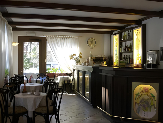 Others 4, Jolly Residence, Sondrio