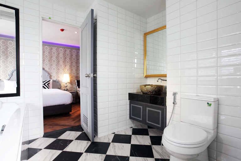 Bathroom 7