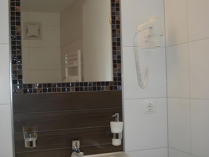 Bathroom 3, Hotel Almtalerhof, Linz Land