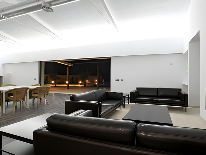 Public Area 2, Mater Ariany, Baleares