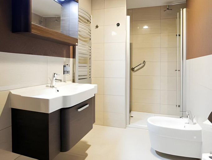 Bathroom 5, Malinowy Dwor Hotel Medical SPA, Lubań
