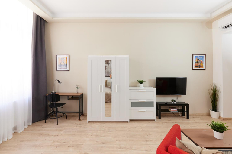 Facilities 3, Casa Bona, Budapesti