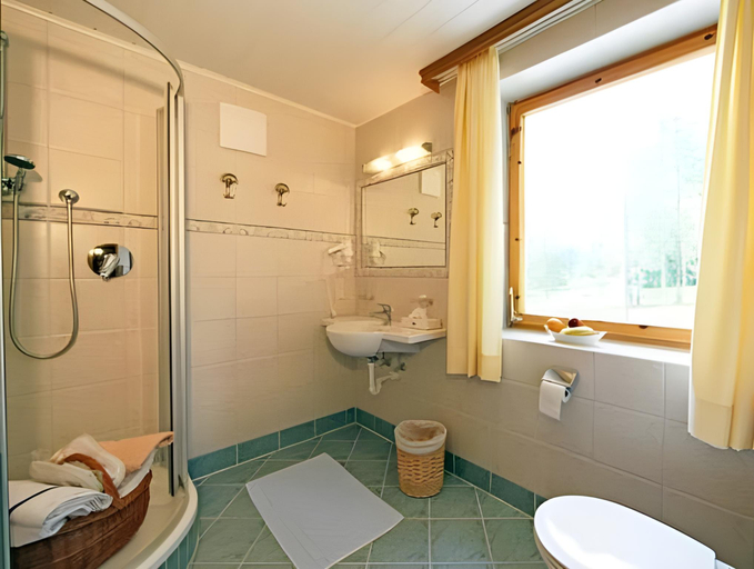Bathroom 4, Naturhotel Larchenhof, Liezen