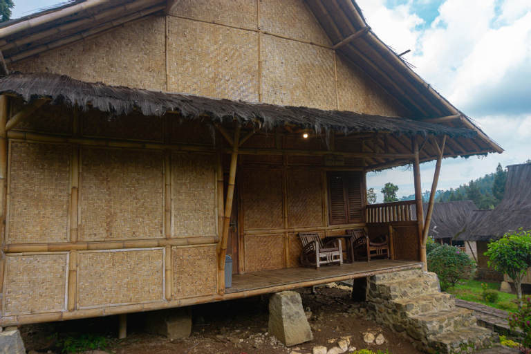 Exterior 1
