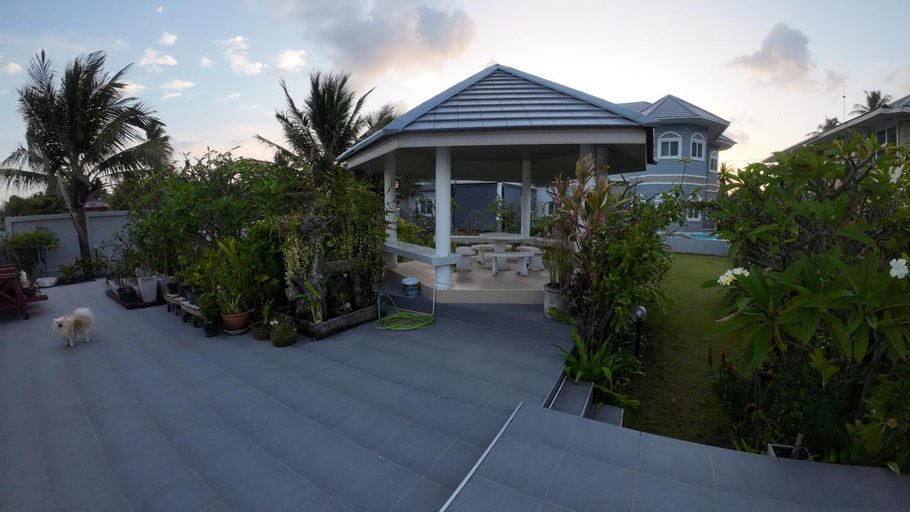Briya Beachfront Residence Family Double Room, Sichon