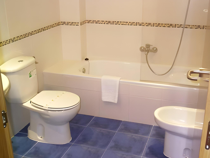 Bathroom 3, HOTEL EL ROBLE PALENTINO, Palencia