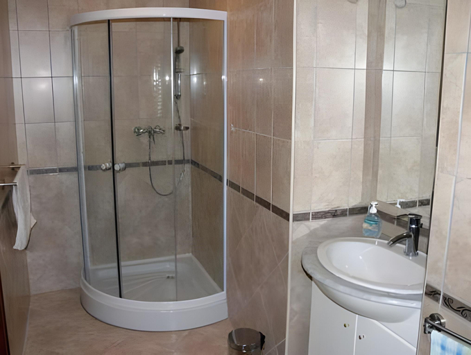 Bathroom 2, Alabardos Panzio es Apartmanhaz, Esztergom
