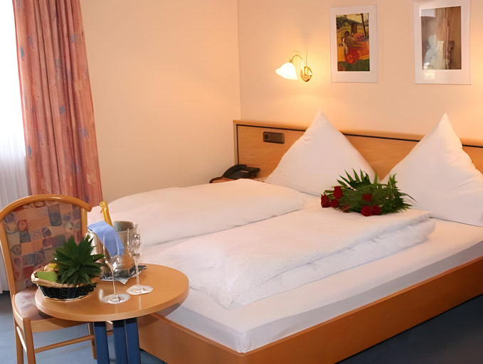 Others 4, Hotel-Restaurant bei Liebe's, Miltenberg