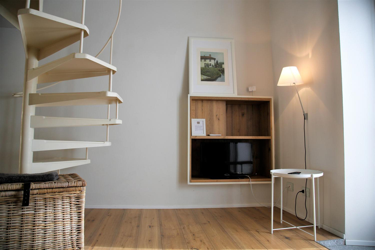 Others 2, 32 BnB Camerecaffe, Pavia