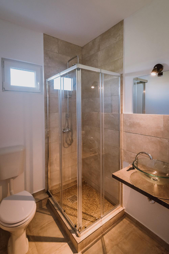 Others 3, Sunset Inn, Sangeorgiu De Mures