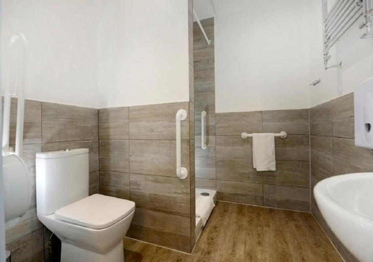 Bathroom 4, Southsea Rocks Hotel, Portsmouth