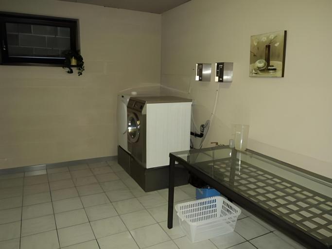 Bathroom 2, Budget Flats Brussels, Bruxelles