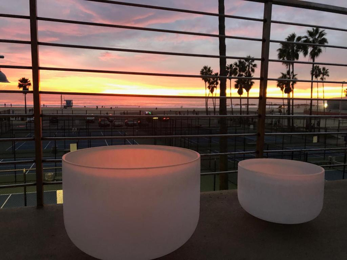 Others 2, Ocean Front Vortex Female Hostel private rooms Free bikes, Los Angeles