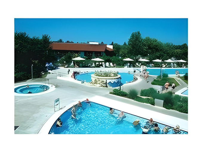 Swimming pool 2, Sammareier Gutshof, Rottal-Inn