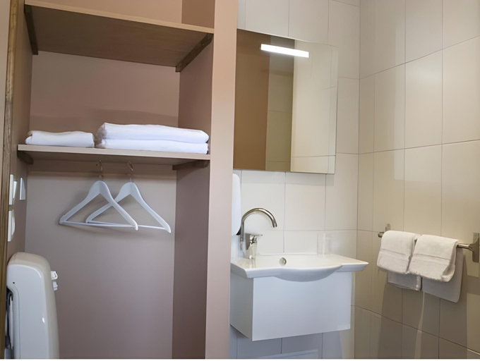 Bathroom 3, Bio Motel, Haute-Marne