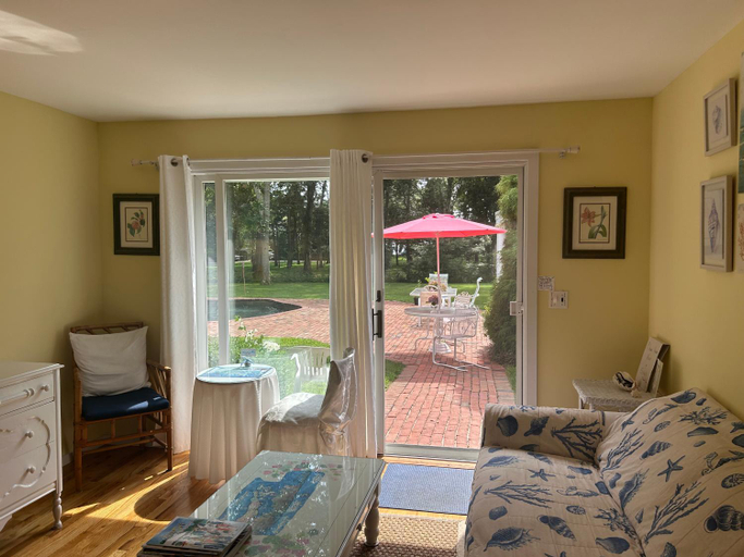 Others 3, Hamptons private guest cottage, Suffolk