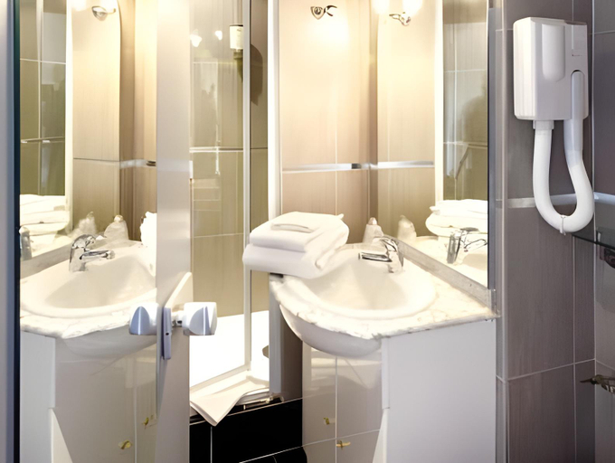 Bathroom 4, Logis hotel chateau Corneille, Eure