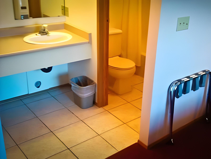 Bathroom 2, Kings Motor Inn, Thompson-Nicola