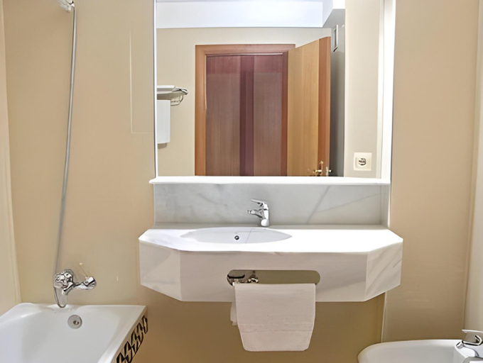 Bathroom 4, Apartamentos La Kiki, Baleares