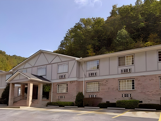 Others 2, Brookshire Inn, Martin