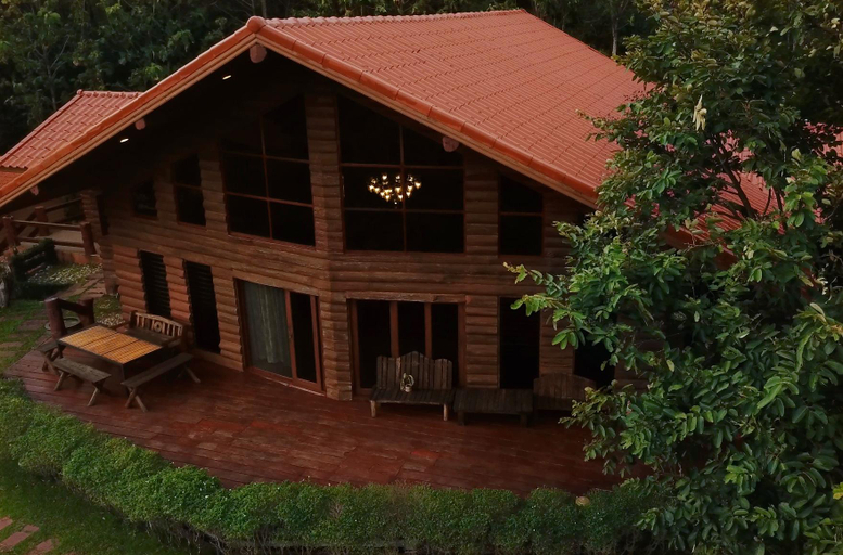 Exterior 4