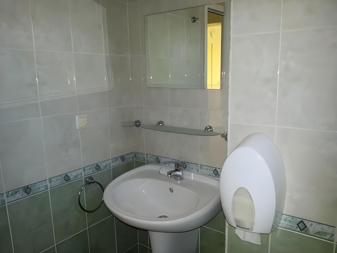 Bathroom 4, HOTEL BRIZ - Free Parking, Burgas
