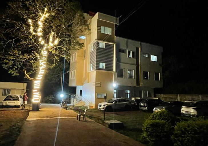 Exterior & Views