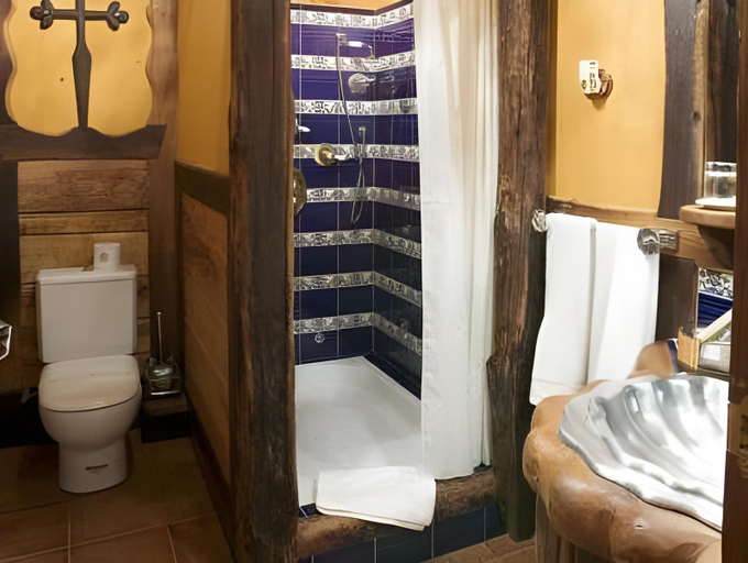 Bathroom 3, Prada a Tope - Palacio de Canedo, León