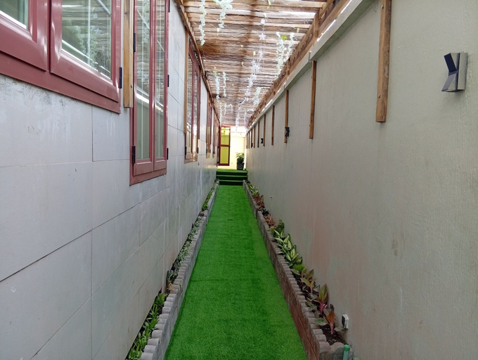 Others 5, Hotel Noahgarden 3, Cotonou