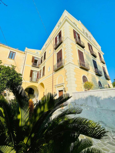 Others 5, Lux Aurea, Napoli