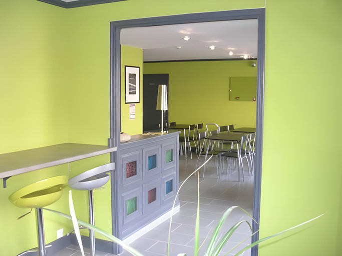 Others 4, Hotel du Littoral, Morbihan