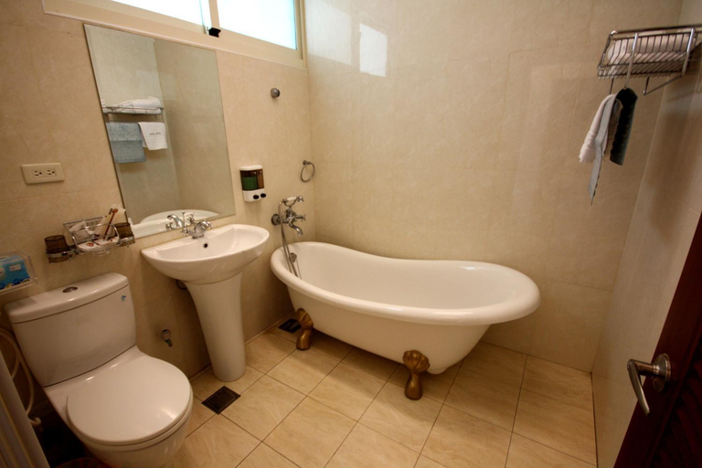 Bathroom 3, Spray House, Hualien