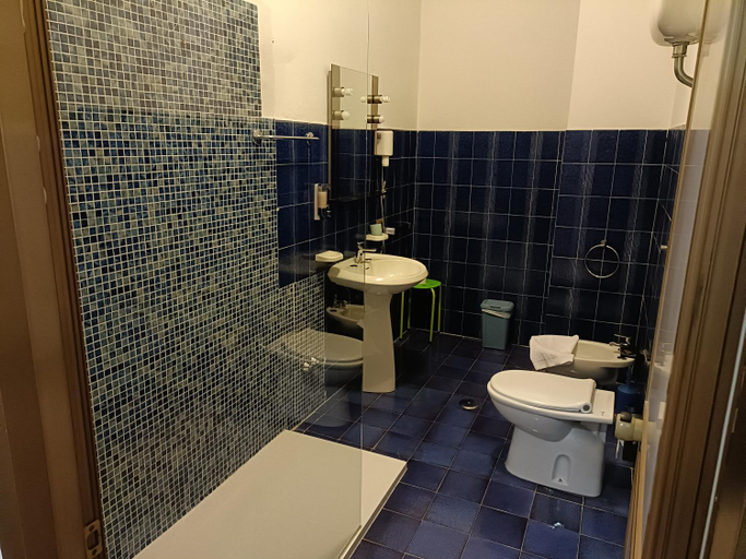 Bathroom 2, Hotel Alba Serravalle, Pistoia